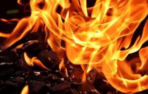 प्रयागराज महाकुंभ मेला क्षेत्र में एक बार फिर लगी आग, घटना के दौरान रोका गया यातायात