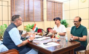 ग्राम्य विकास मंत्री गणेश जोशी ने पीएमजीएसवाई की बाधित सड़कों की समीक्षा की